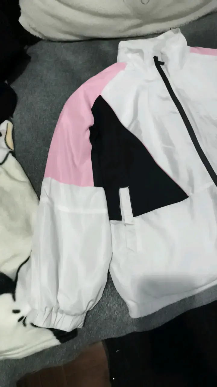 Chaqueta cortaviento Sybilla blanca y rosa - 2