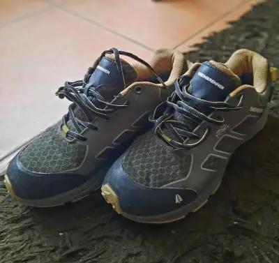 Zapatillas deportivas outdoor Meinbrenner negras - miniatura 1