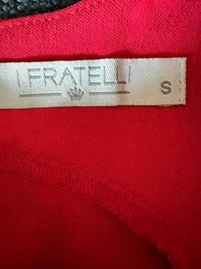 Vestido Fratelli rojo y negro elegante - miniatura 4