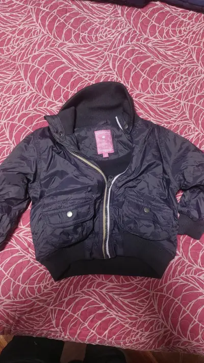 Chaqueta acolchada para niña con capucha - miniatura 2
