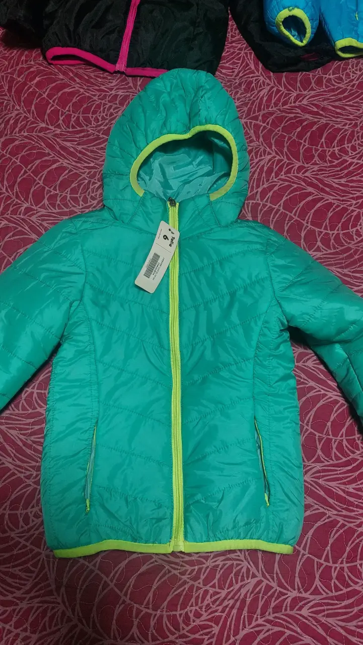 Chaqueta acolchada para niña con capucha - 4