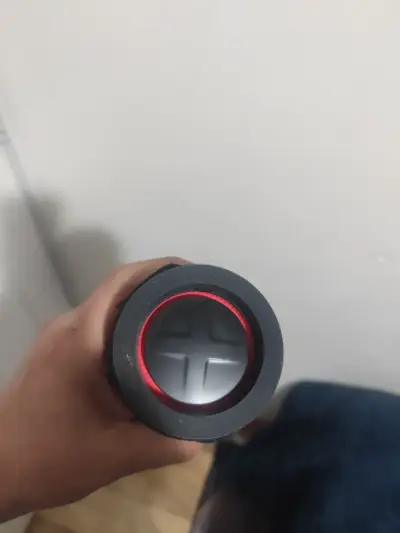 Parlante Bluetooth LG Xboom Grab portátil - miniatura 2