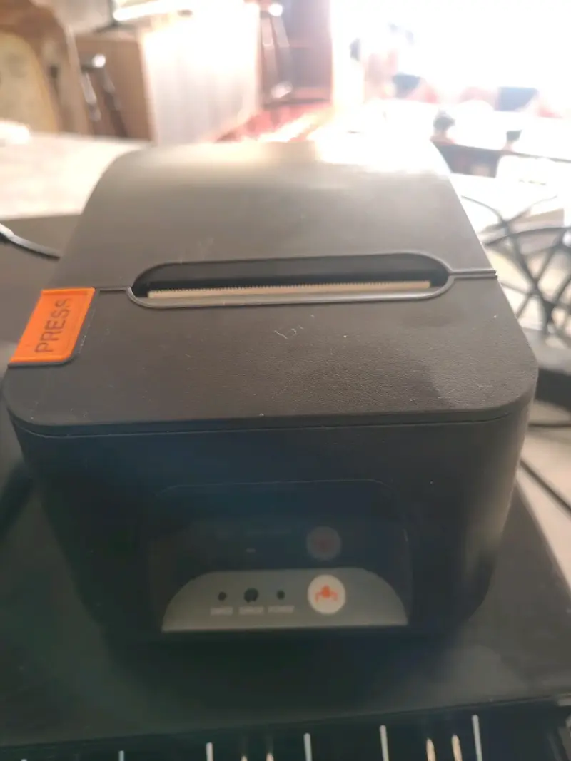 Caja registradora con impresora y lector de código de barras - 2