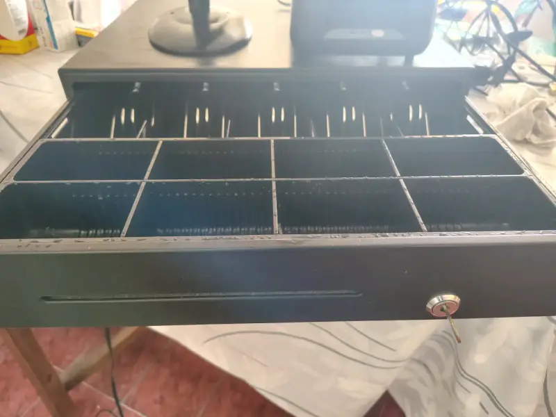 Caja registradora con impresora y lector de código de barras - 4