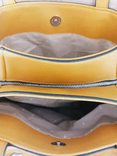 Bolso de mano amarillo con correa ajustable - miniatura 3