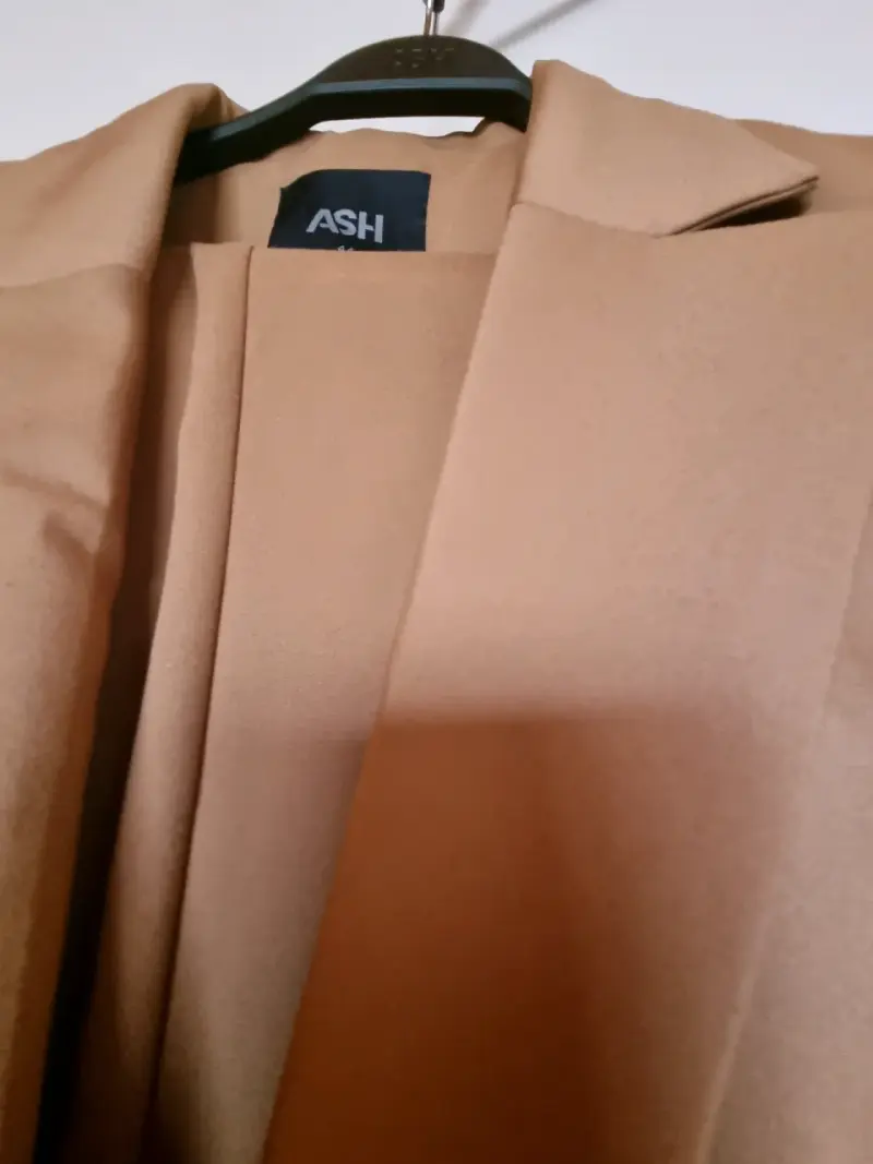 Blazer Camel para mujer marca ASH