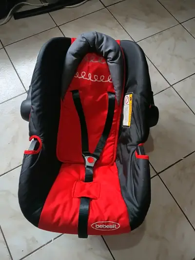 Silla de Auto Bebesit Roja y Negra para Bebé - miniatura 1