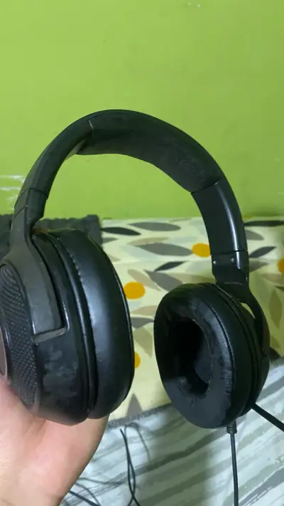 Audífonos Razer con cable desgastados - miniatura 1