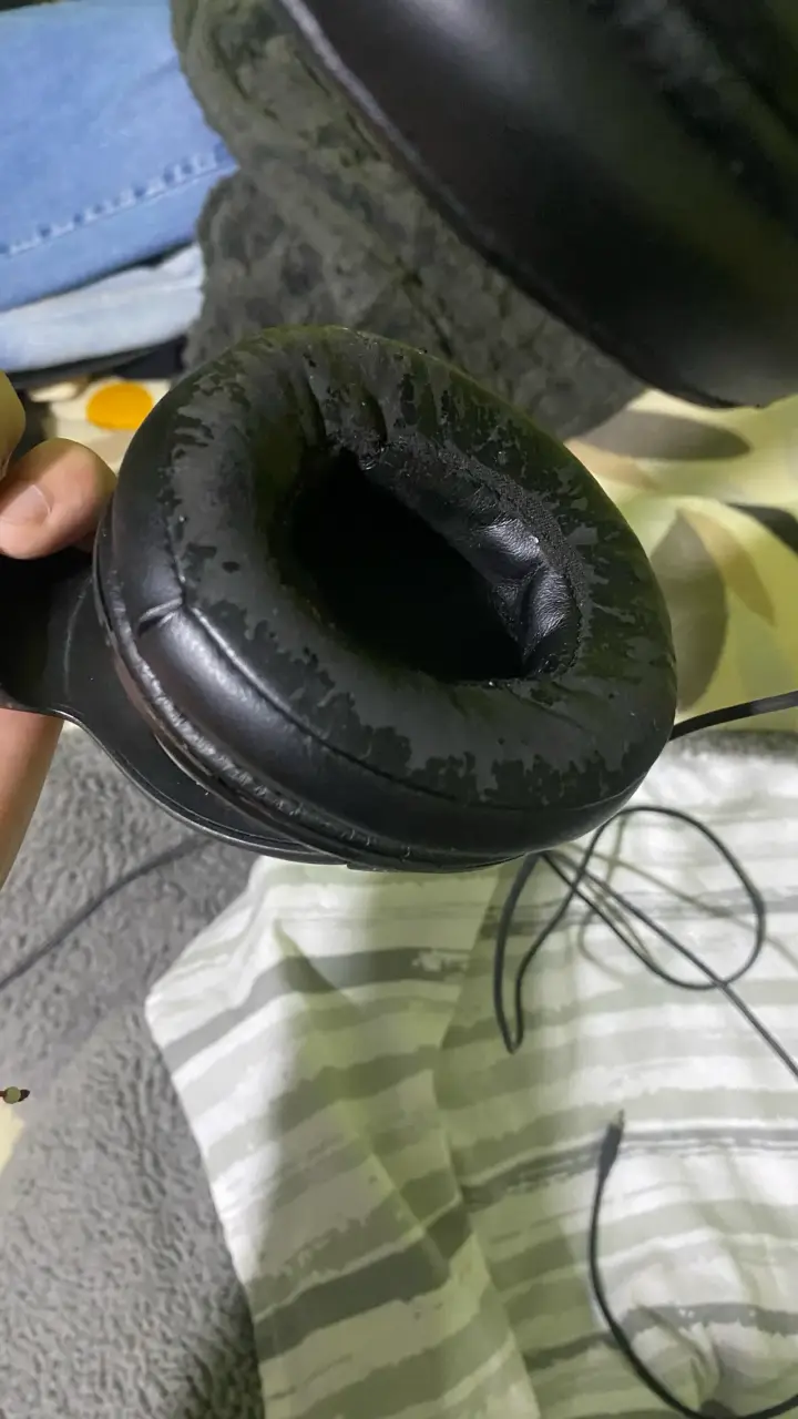 Audífonos Razer con cable desgastados - 2