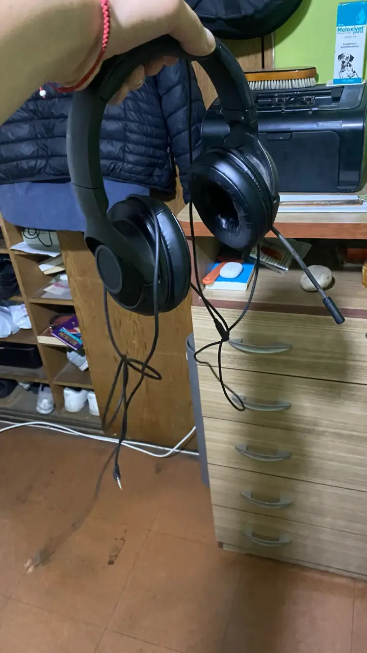 Audífonos Razer con cable desgastados - 6