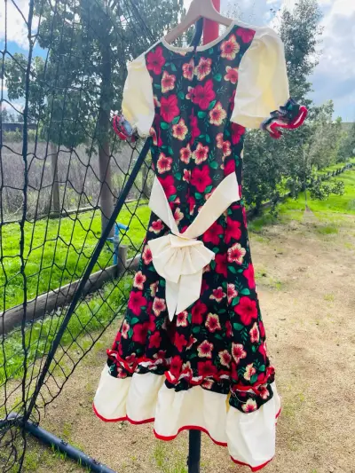 Vestido de Fiesta Folclórico con Flores - miniatura 2