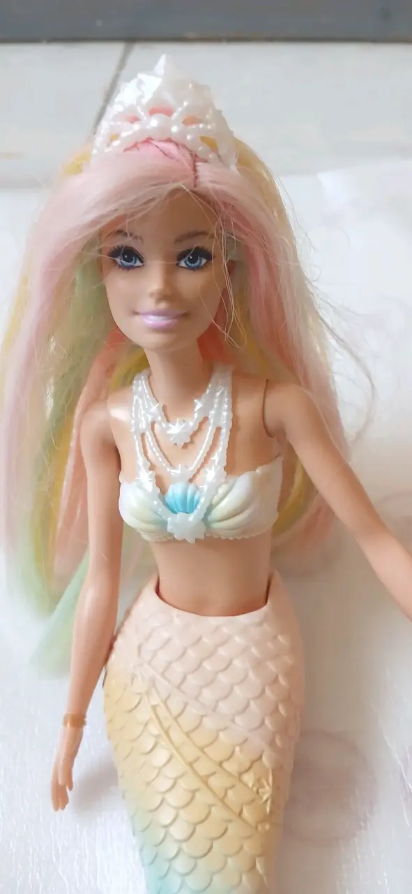 Muñeca sirena Barbie con cola multicolor - 4