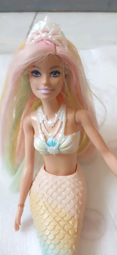 Muñeca sirena Barbie con cola multicolor - miniatura 4