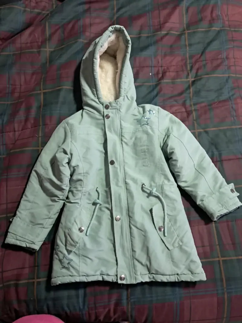 Abrigo de invierno verde para niña con capucha - 1