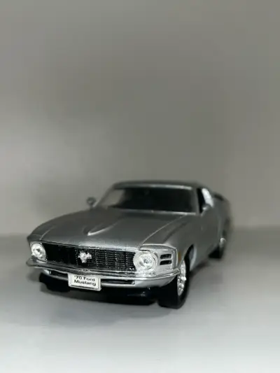 Modelo a escala Ford Mustang 1970 plateado - miniatura 1