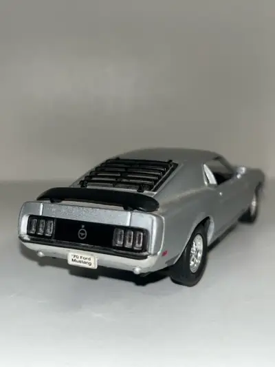 Modelo a escala Ford Mustang 1970 plateado - miniatura 4