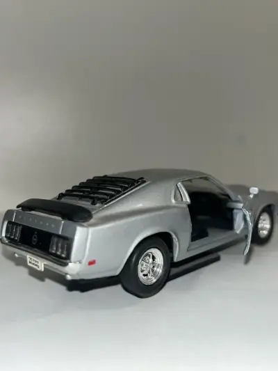 Modelo a escala Ford Mustang 1970 plateado - miniatura 5