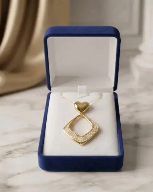 Collar con dije de corazón