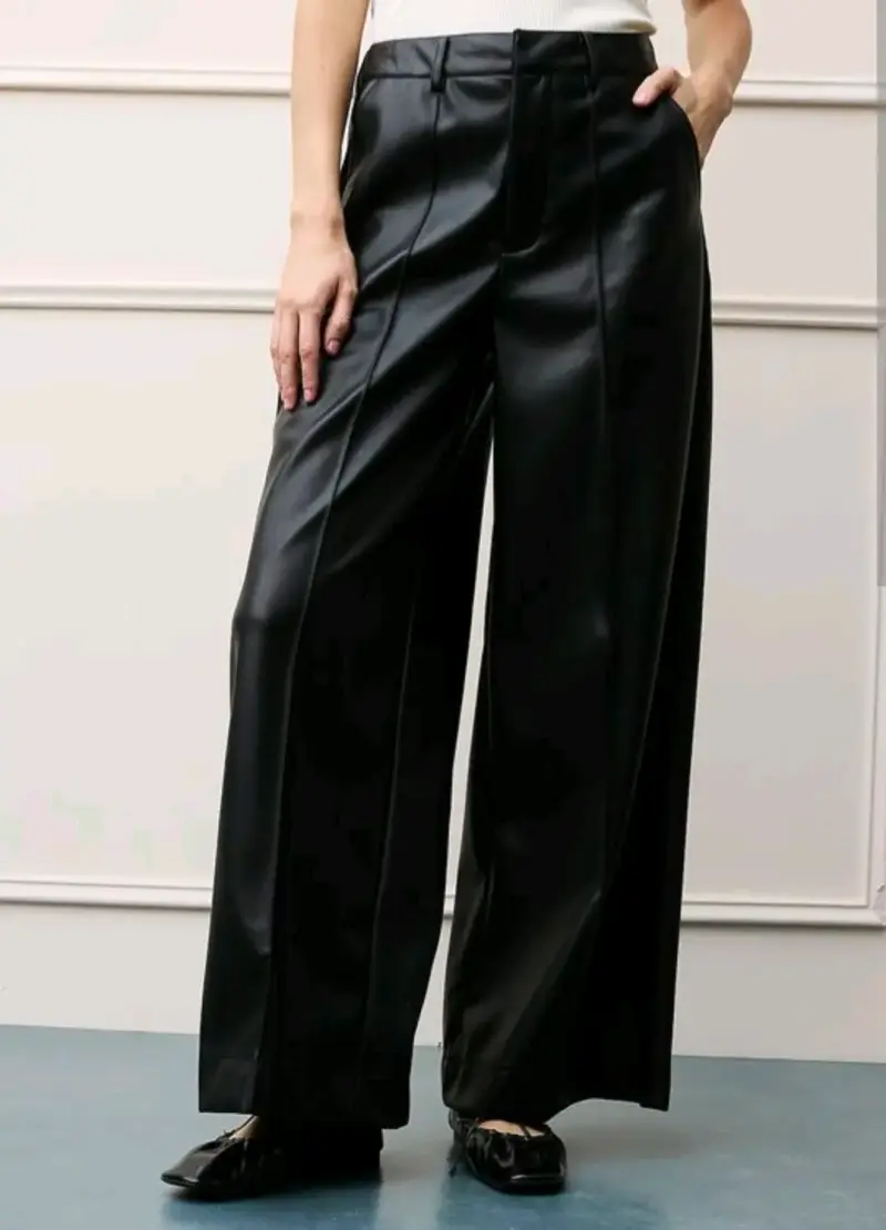 Pantalones anchos de cuero sintético negro