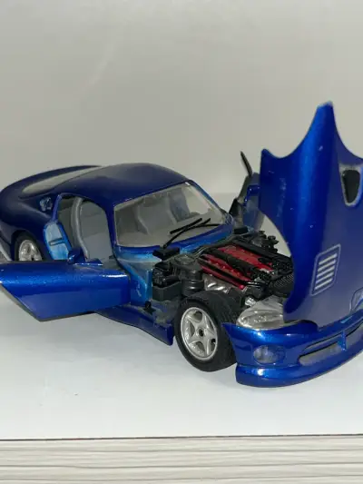 Modelo a escala de auto dodge viper gts - miniatura 2