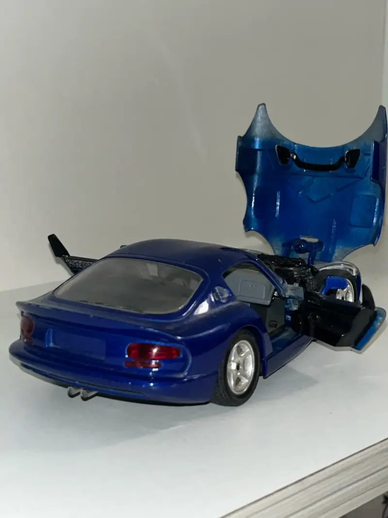 Modelo a escala de auto dodge viper gts - 3