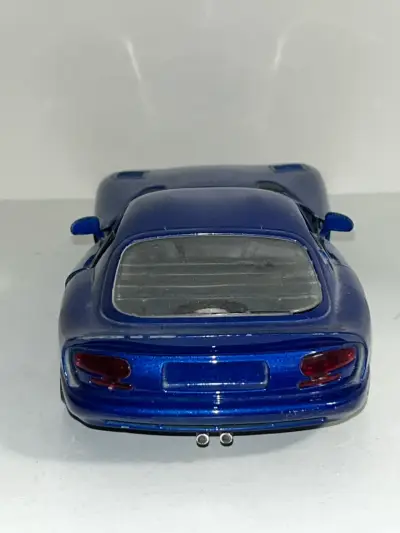 Modelo a escala de auto dodge viper gts - miniatura 5
