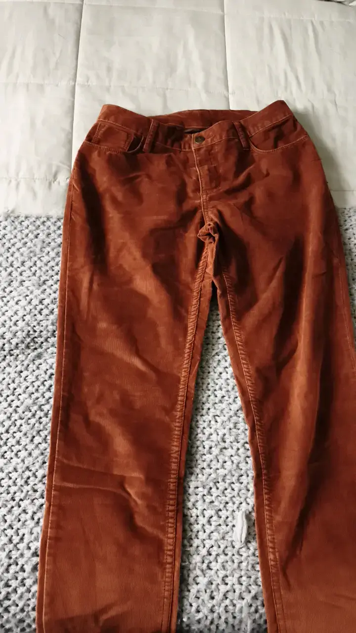 Pantalones de pana color marrón para hombre