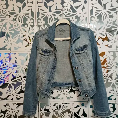 Chaqueta de mezclilla azul para mujer - miniatura 1