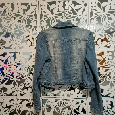 Chaqueta de mezclilla azul para mujer - miniatura 2