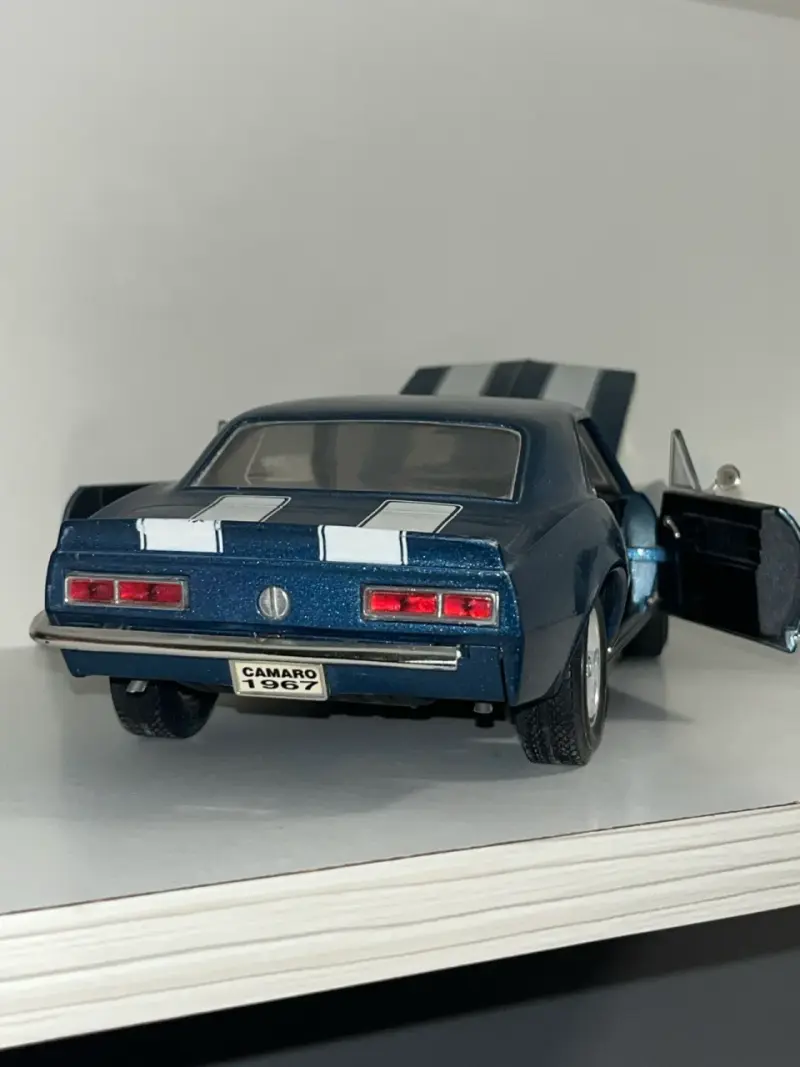 Modelo a escala Chevrolet Camaro 1967 azul - 3