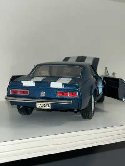 Modelo a escala Chevrolet Camaro 1967 azul - miniatura 3