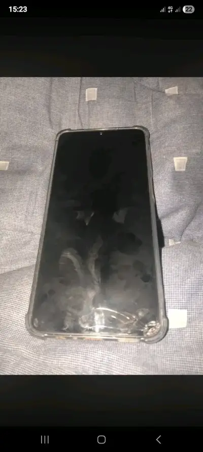 Smartphone con pantalla táctil en buen estado - miniatura 1
