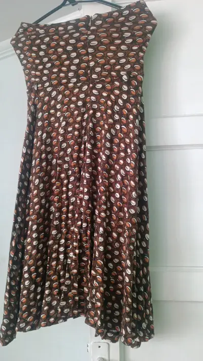 Vestido estampado marrón con diseño circular - miniatura 2