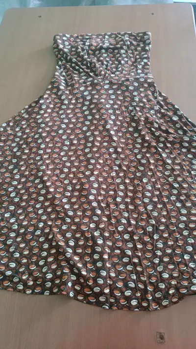 Vestido estampado marrón con diseño circular - miniatura 4
