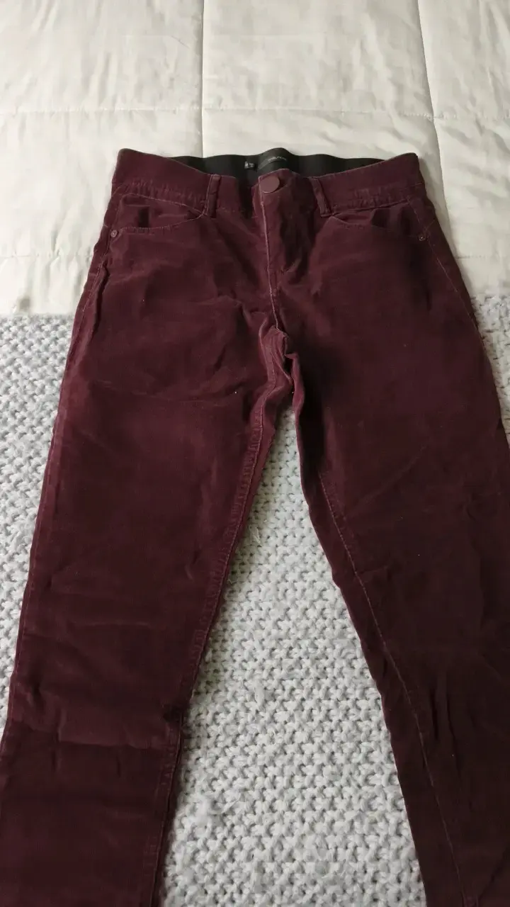 Pantalones de pana burdeos para mujer