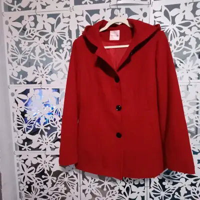 Abrigo paño  rojo con capucha para mujer - miniatura 1