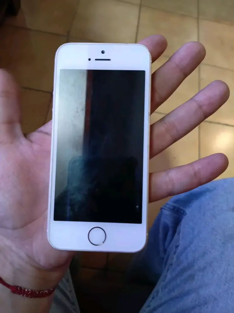 iPhone 5S dorado en buen estado - 1