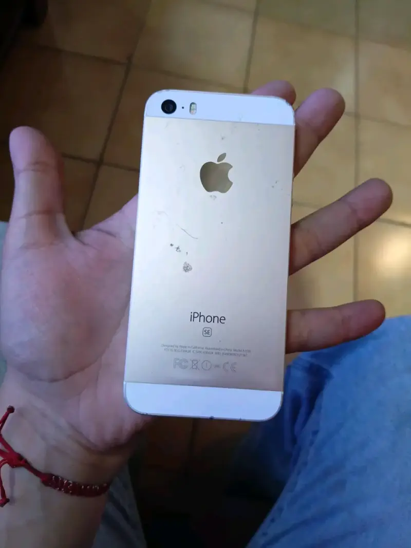 iPhone 5S dorado en buen estado - 2
