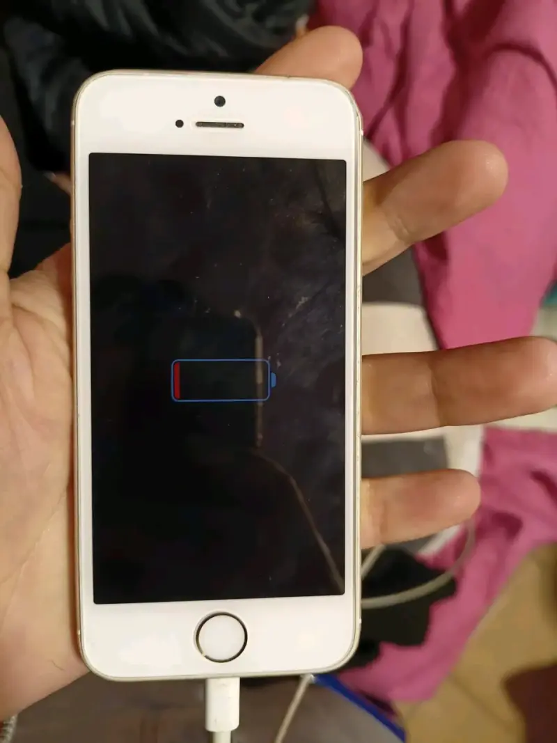 iPhone 5S dorado en buen estado - 3