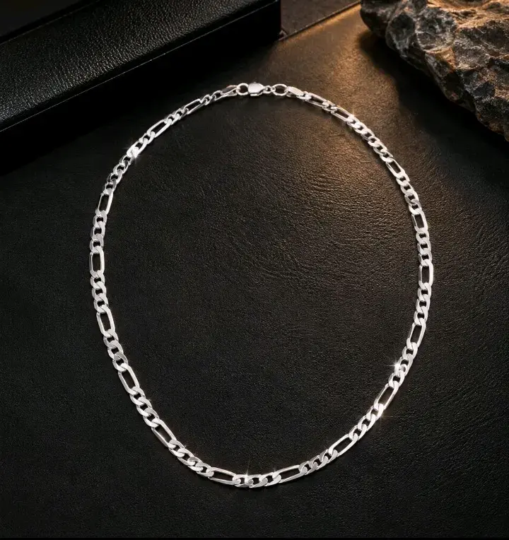 Cadena de Plata Estilo Figaro