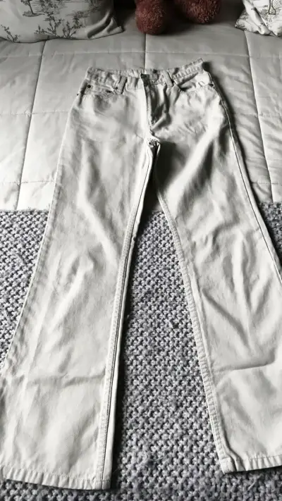 Pantalones de mezclilla gris claro para mujer - miniatura 1