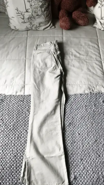 Pantalones de mezclilla gris claro para mujer - miniatura 2