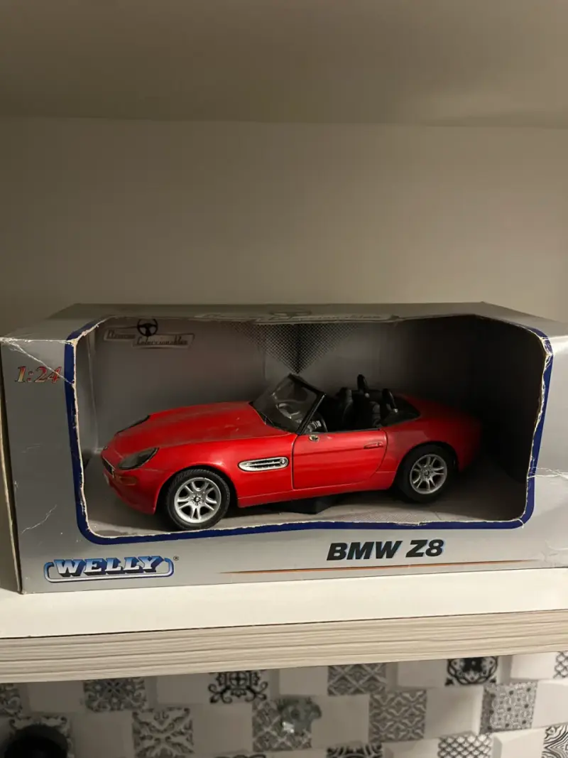 Modelo a escala BMW Z8 rojo Welly