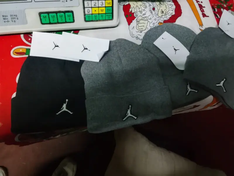 Gorros y calcetines Jordan para invierno - 3