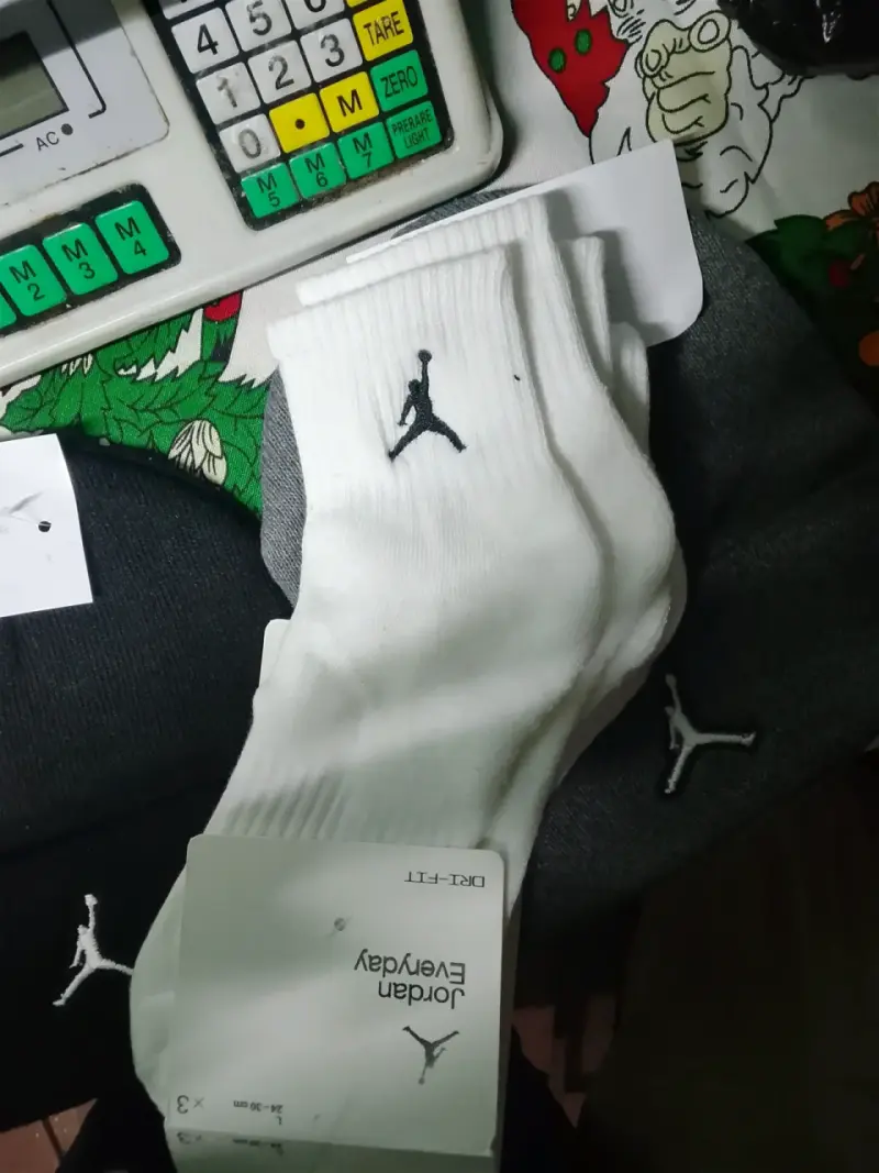 Gorros y calcetines Jordan para invierno - 4