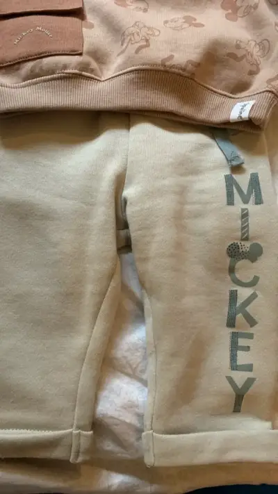 Conjunto de bebé Mickey Mouse con capucha - miniatura 3