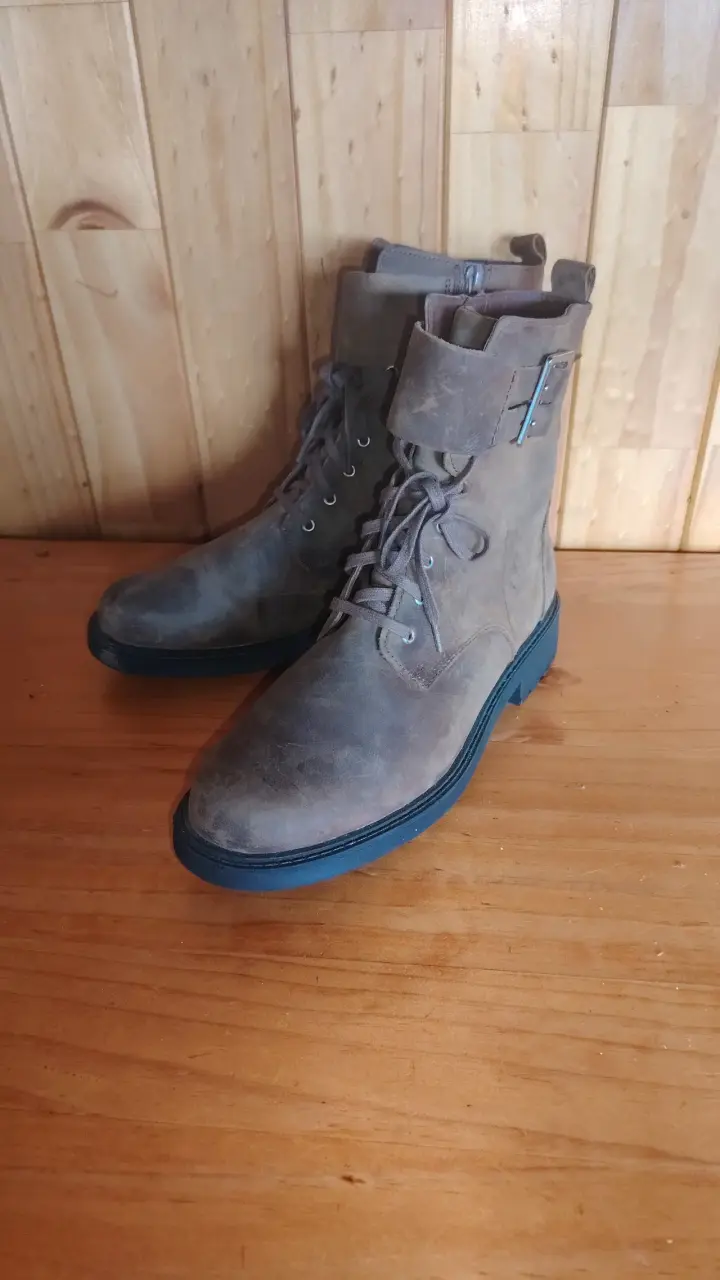 Botas de cuero marrón para mujer