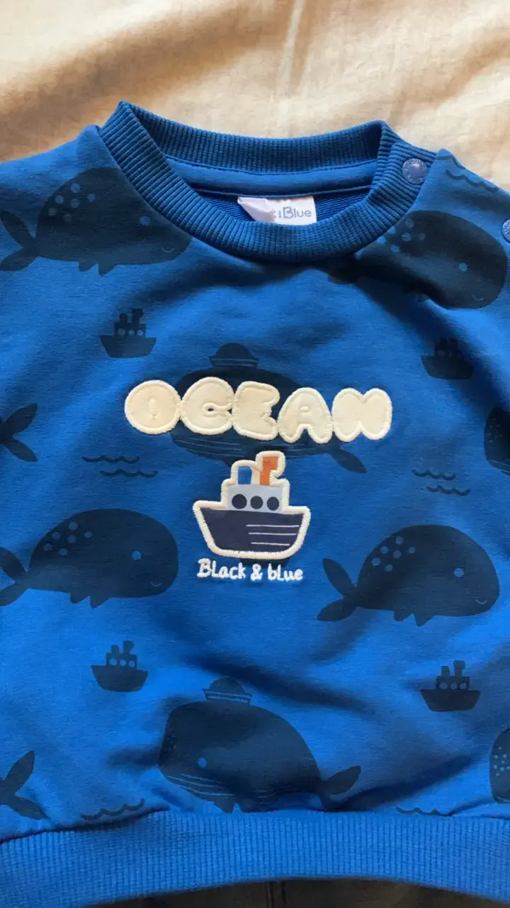 Conjunto de bebé azul con diseño de ballenas - 3
