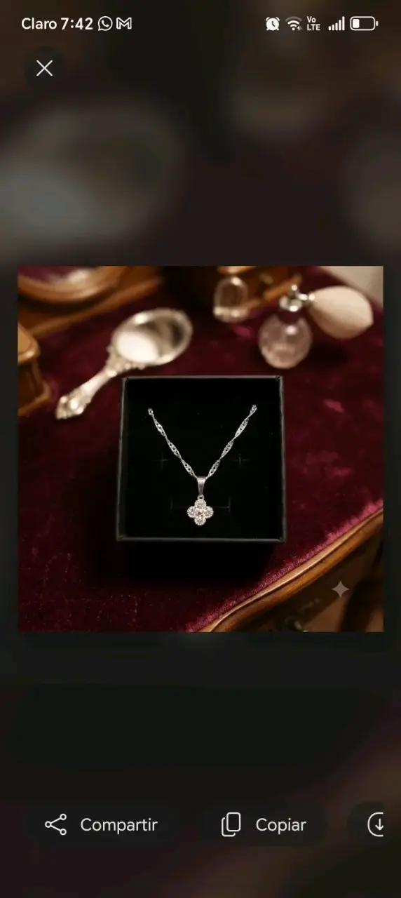 Collar de Plata con Colgante de Flor