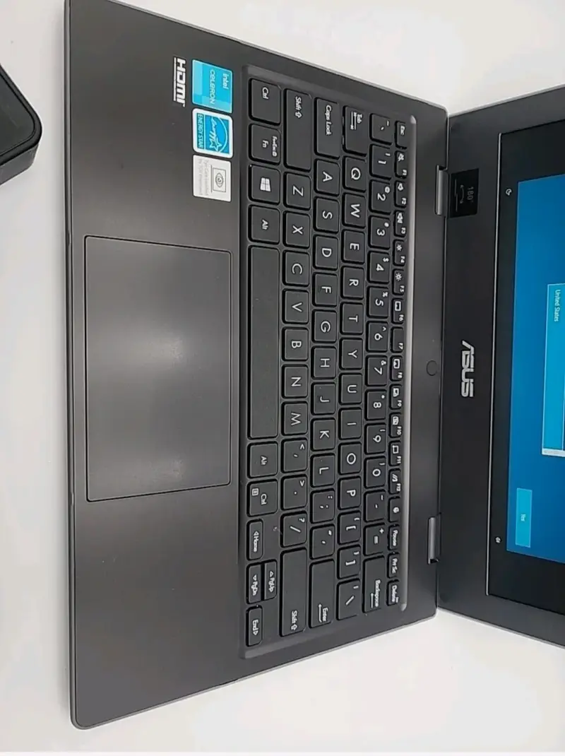 Notebook ASUS Br1100 con cargador en buen estado - 3